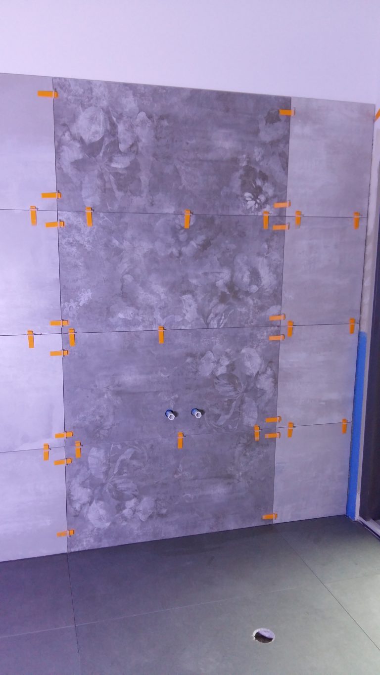 Bathtub wall